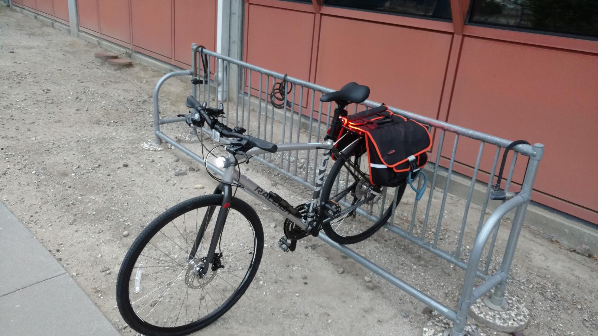 2016 Raleigh Cadent Silver or Gray