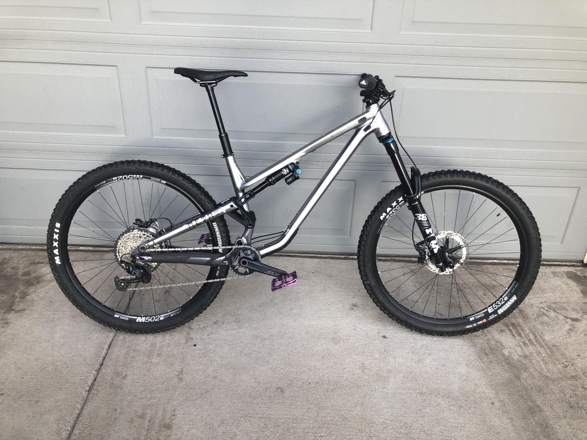 2021 Commencal Bikes Meta AM 29 Silver, gray or bare metal