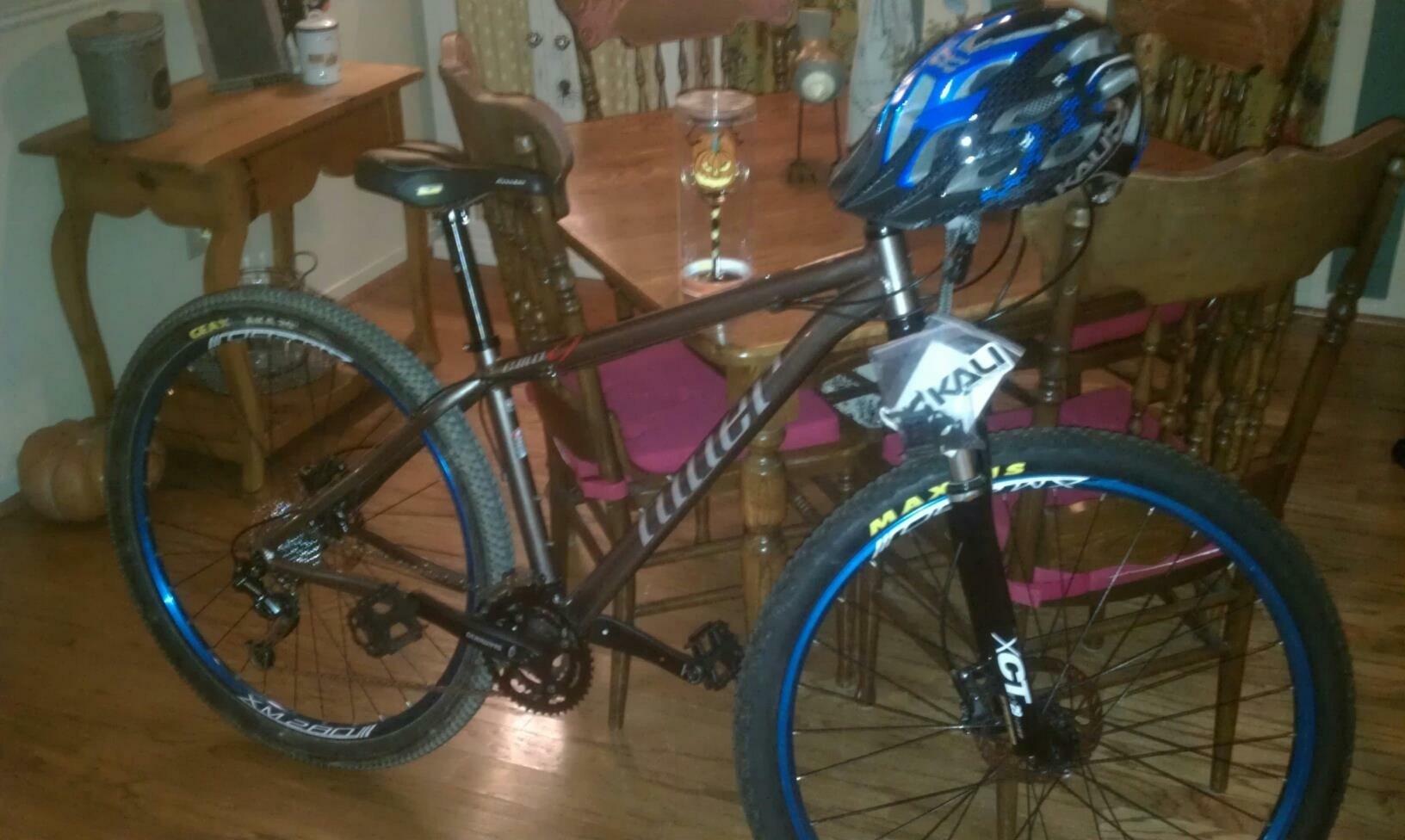 2013 Niner 29 in hardtail with blue wheels Silver or Gray