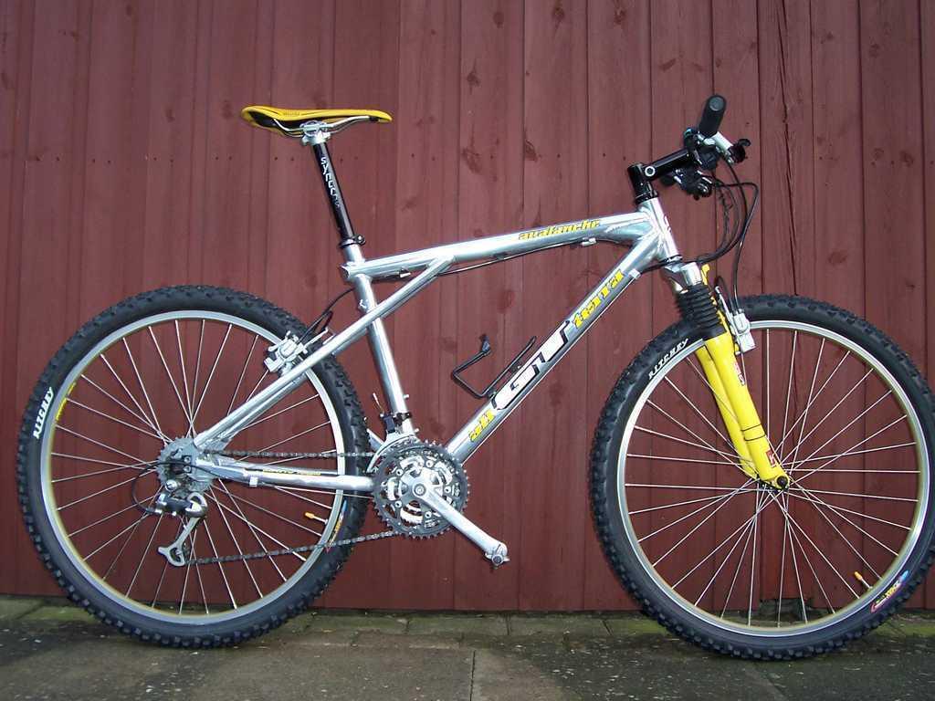 1995 GT Bicycles avalanche Silver or Gray