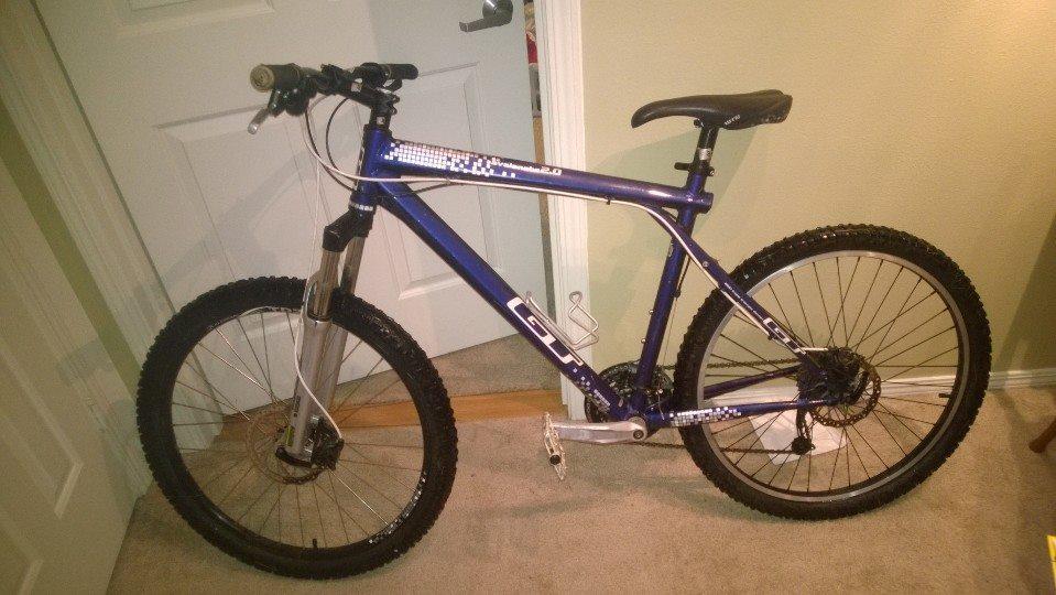 2011 GT Bicycles Avalanche 2.0  Blue and White