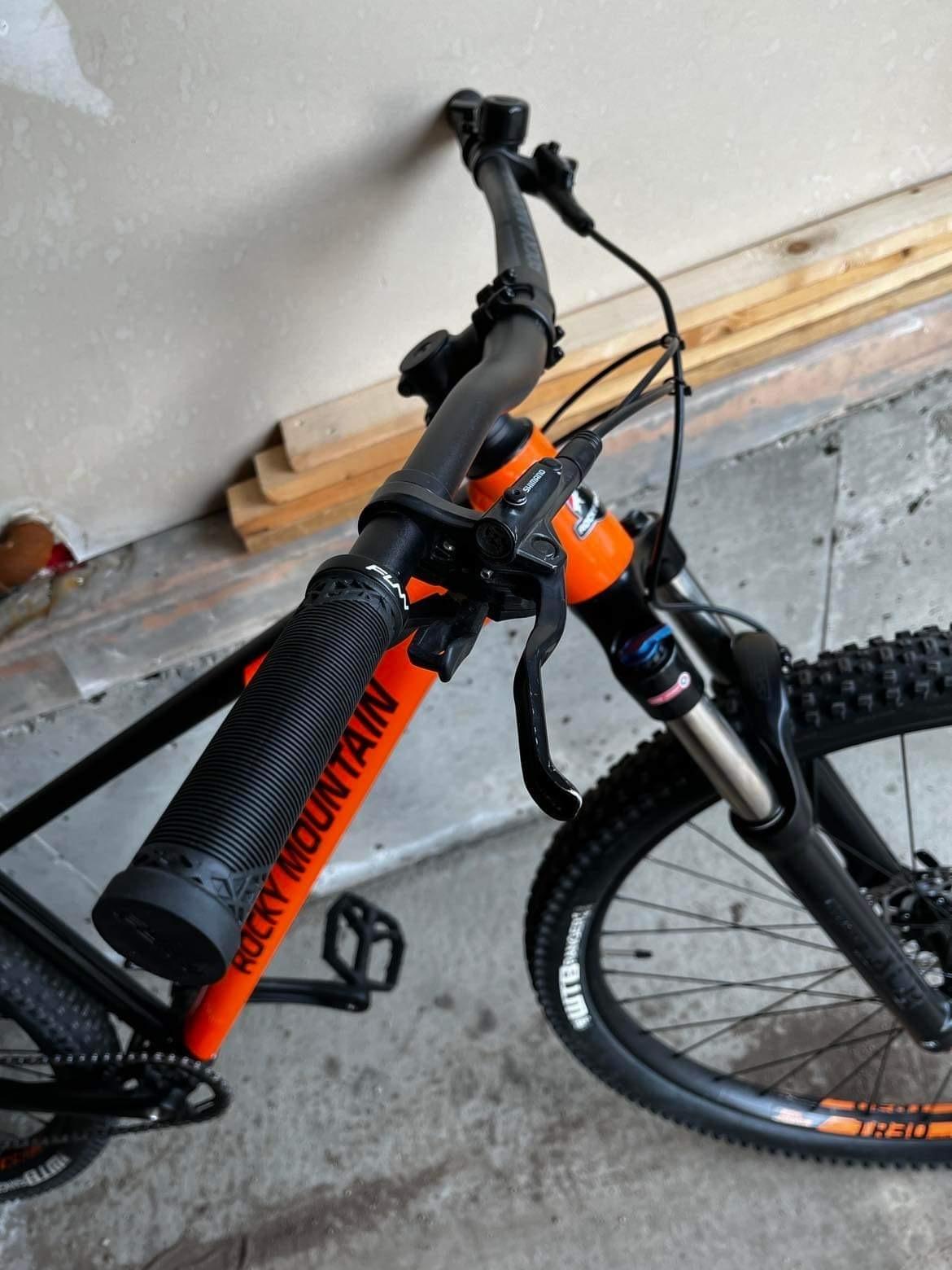 2021 Rocky Mountain Bicycles Alloy Orange