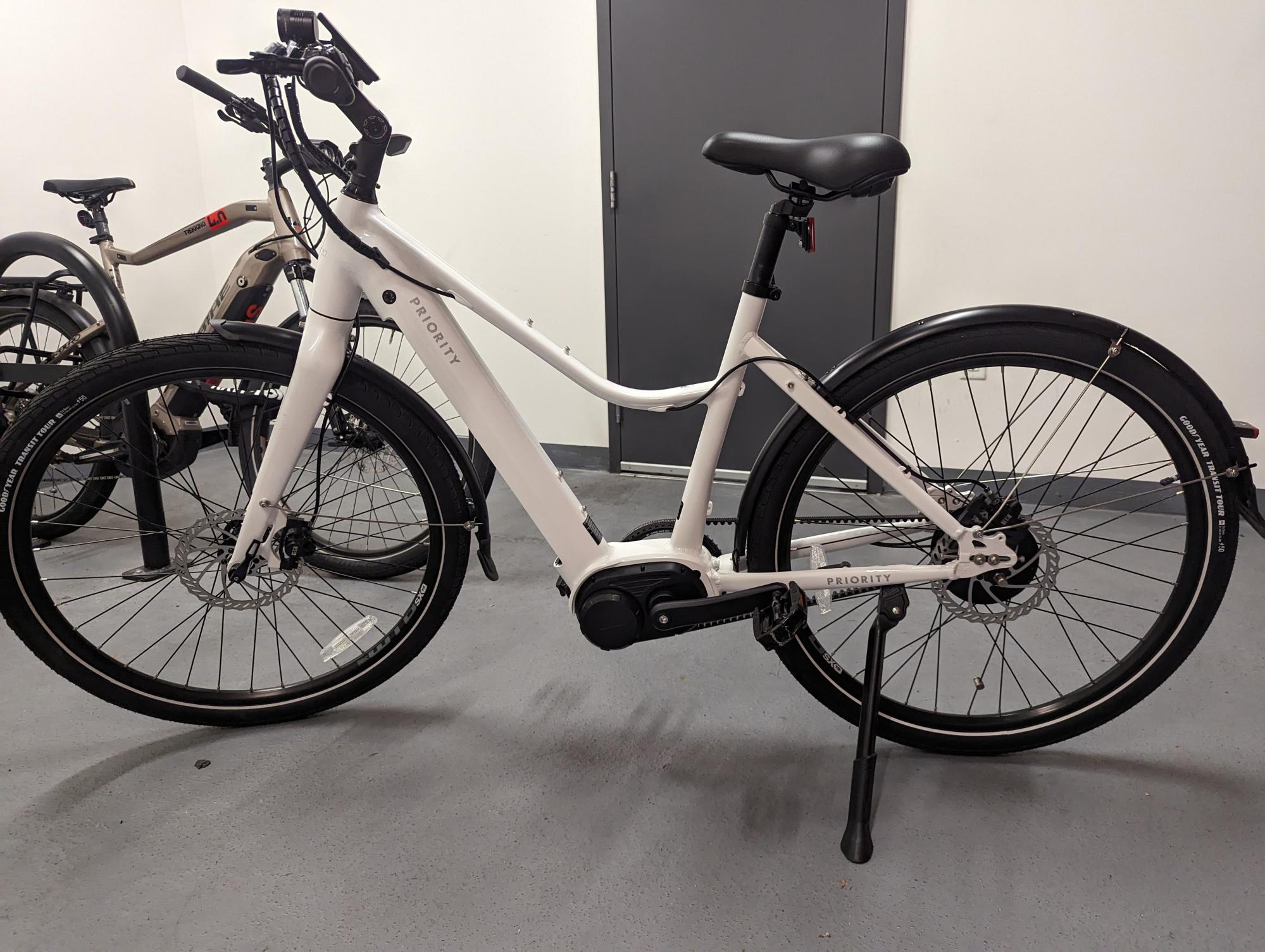 2024 Priority Bicycles Current - Enviolo White
