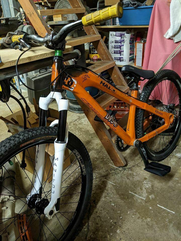 2005 Santa Cruz Jackal 3 Orange, Black, and Stickers tape or other cover-up