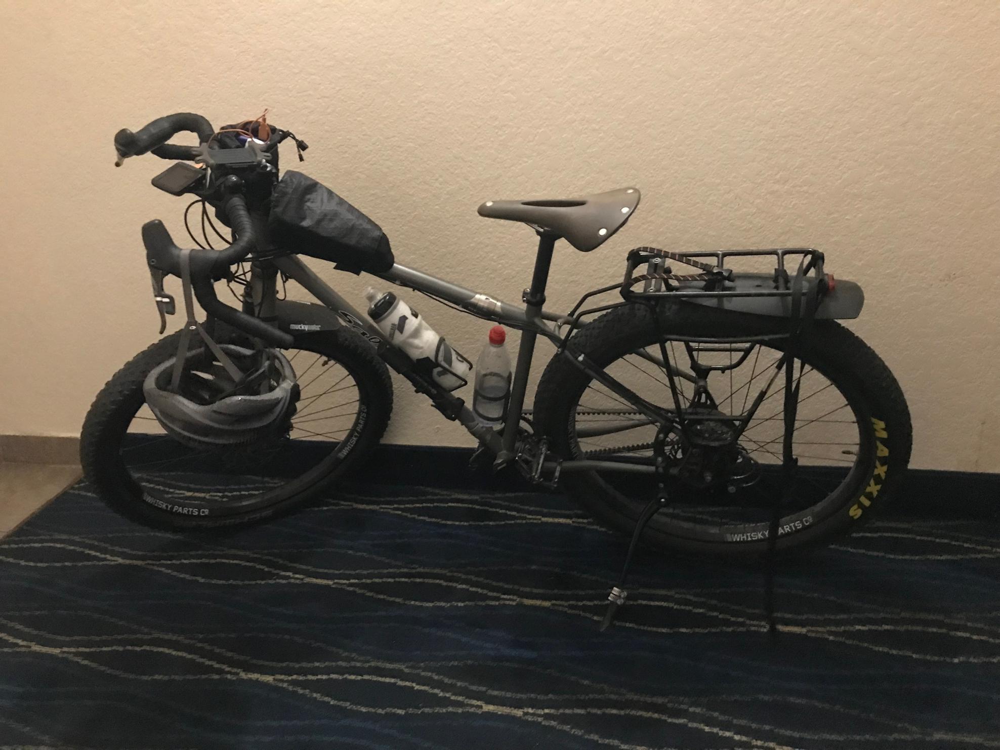 2017 Salsa Fargo - M Silver, gray or bare metal