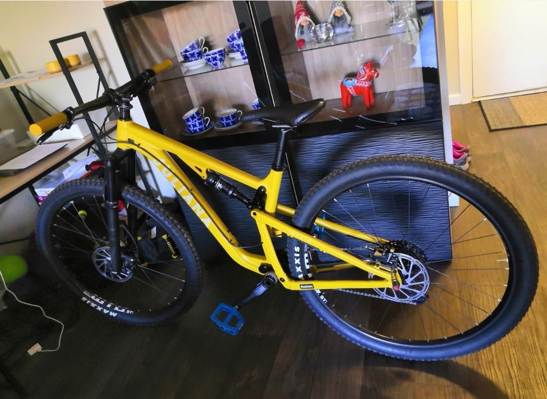 2019 Juliana Bicycles Yellow or Gold