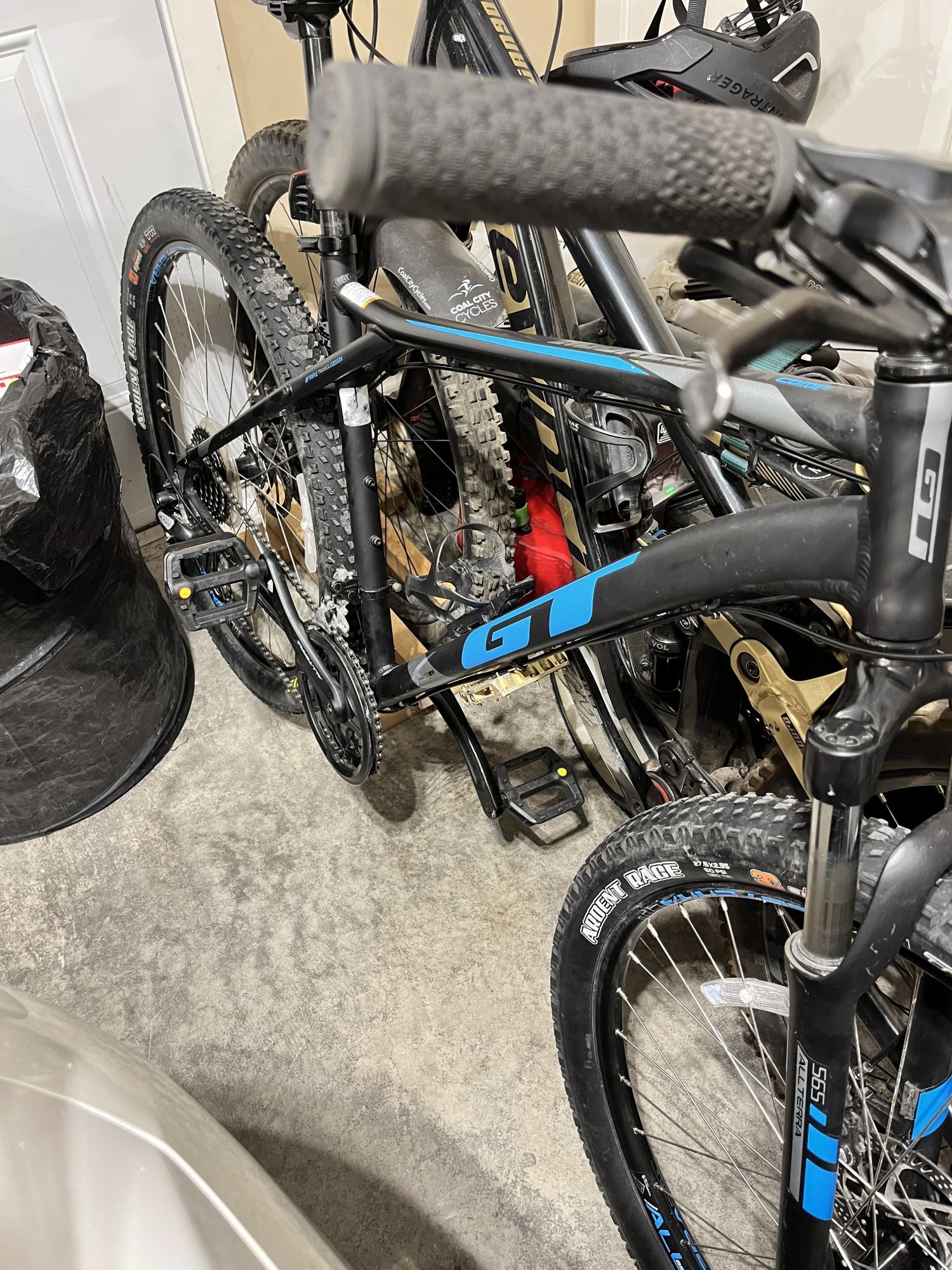 2018 GT Bicycles Aggressor comp Black and Blue