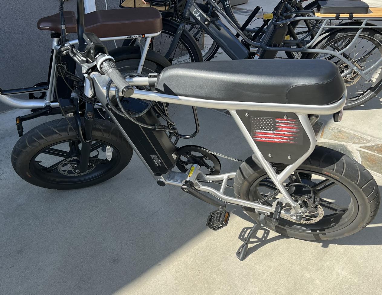 2022 Juiced Bikes Juiced scrambler Silver, gray or bare metal