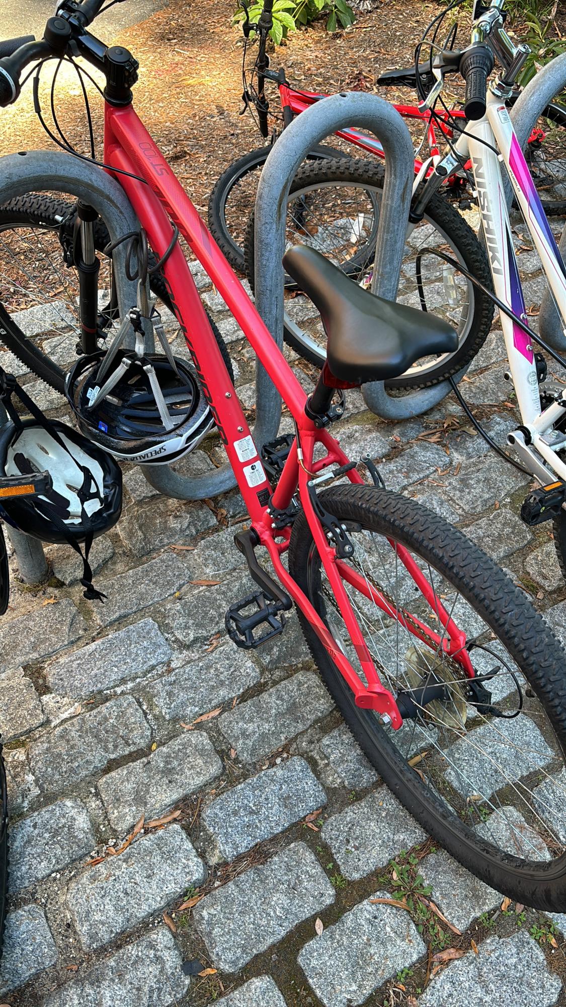 Decathlon Diamond Red