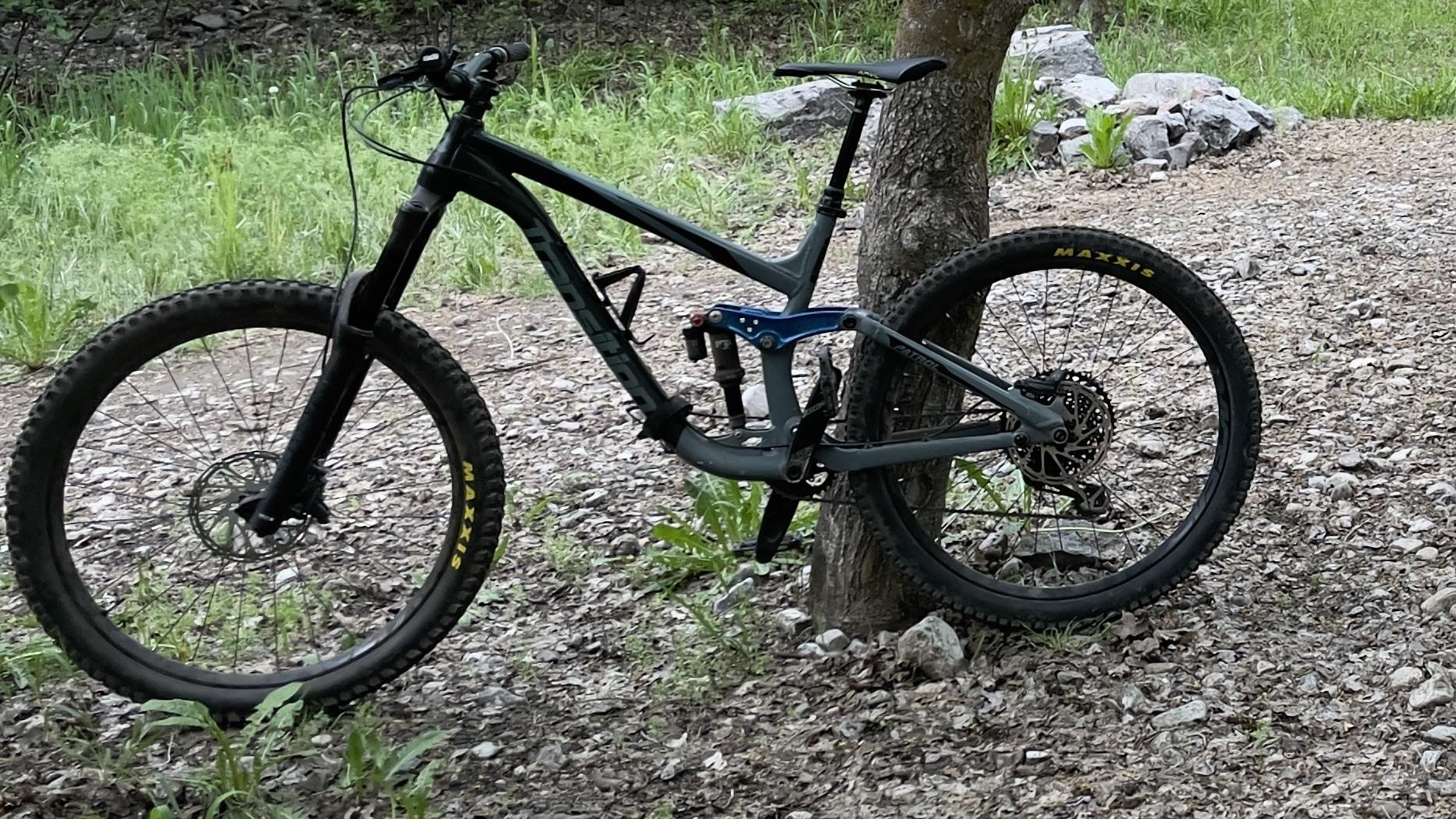 2020 Transition Bikes Patrol Black and Silver, gray or bare metal