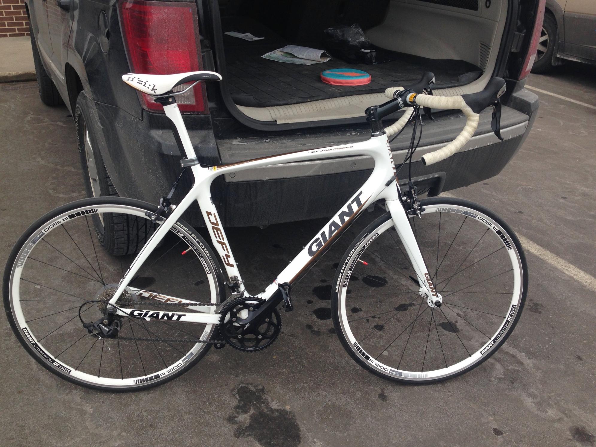 2011 Giant Defy Advanced 2 White