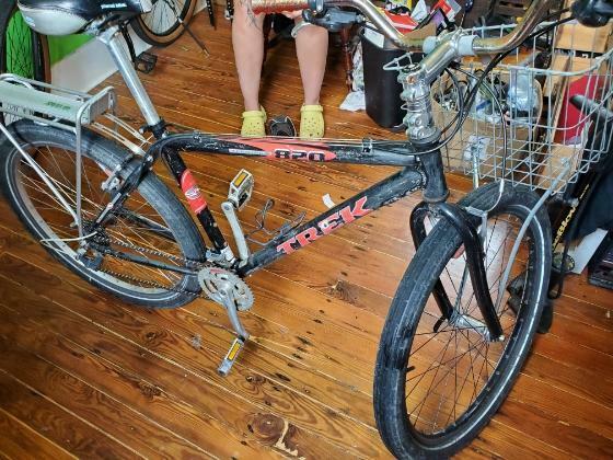 2023 Trek Trek 820 Black and Red