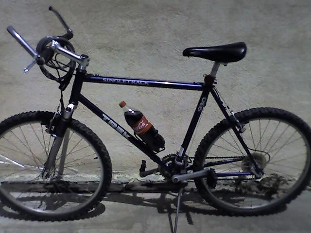 2000 Trek 930  Black
