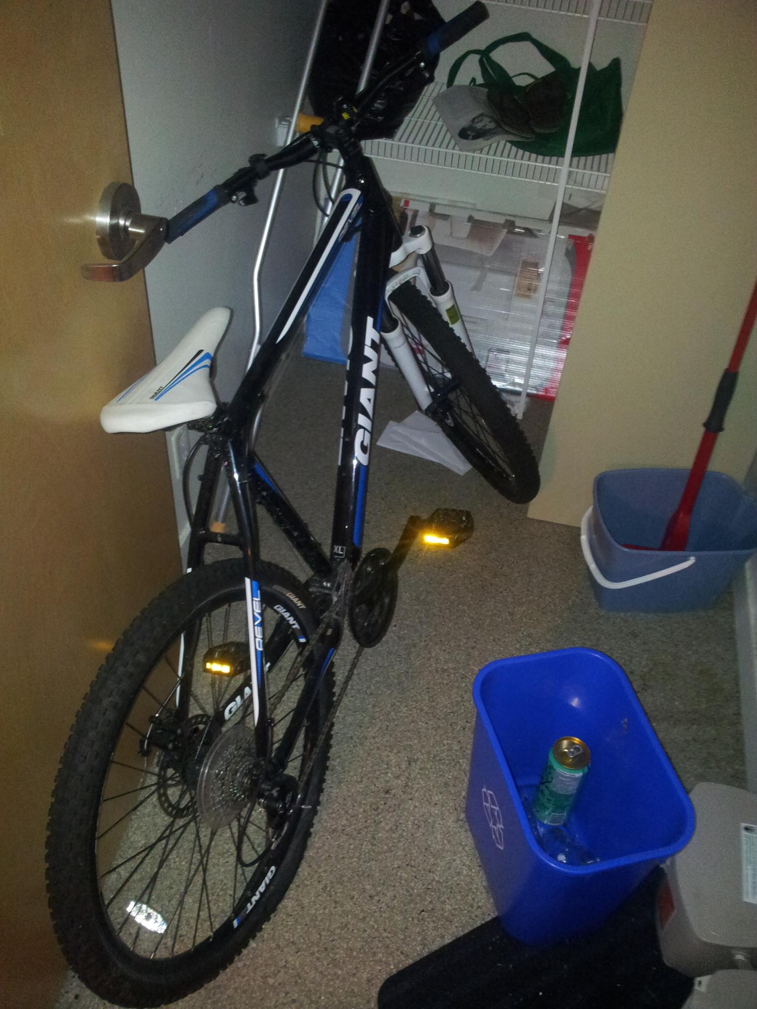 2012 Giant Revel 1 (Black/Blue) Black