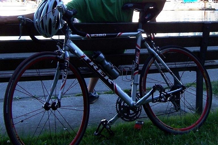99 Trek 2300  Black