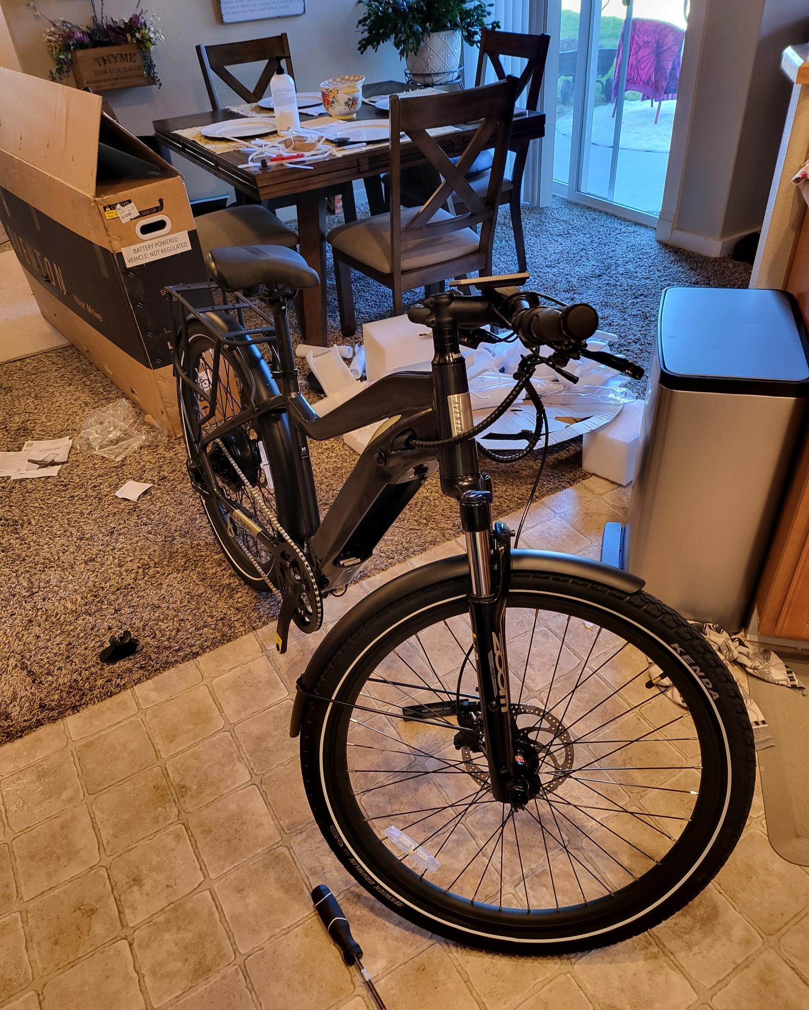 2021 Aventón Level Silver, gray or bare metal