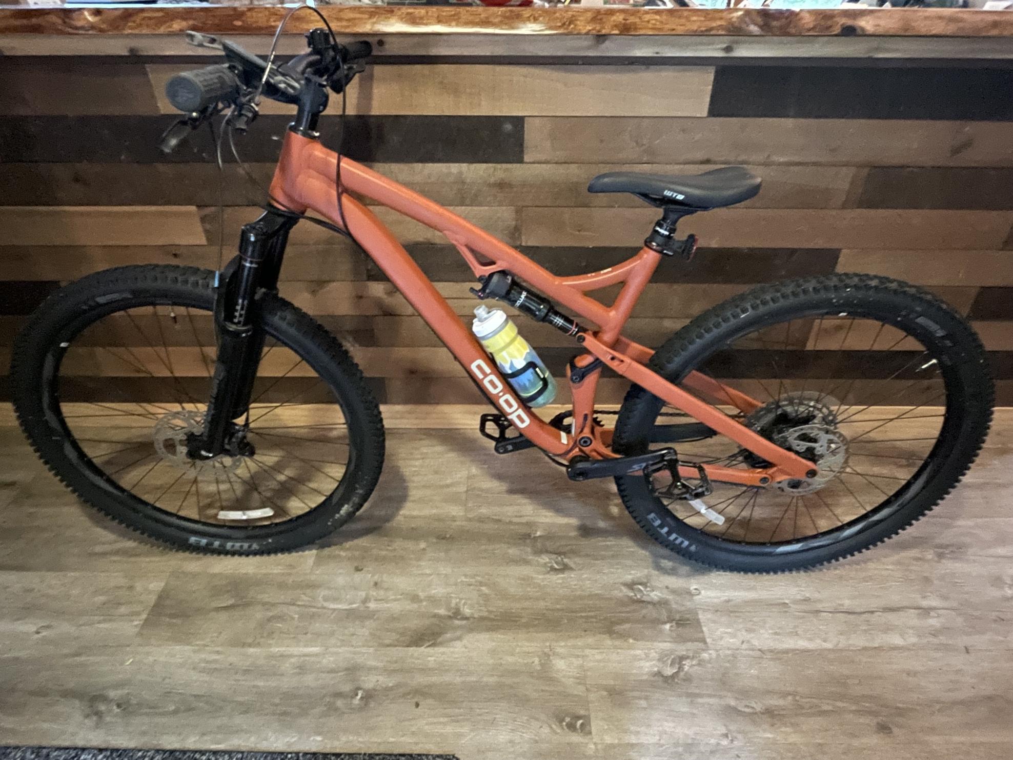 2022 REI Co-op DRT 3.3 Red