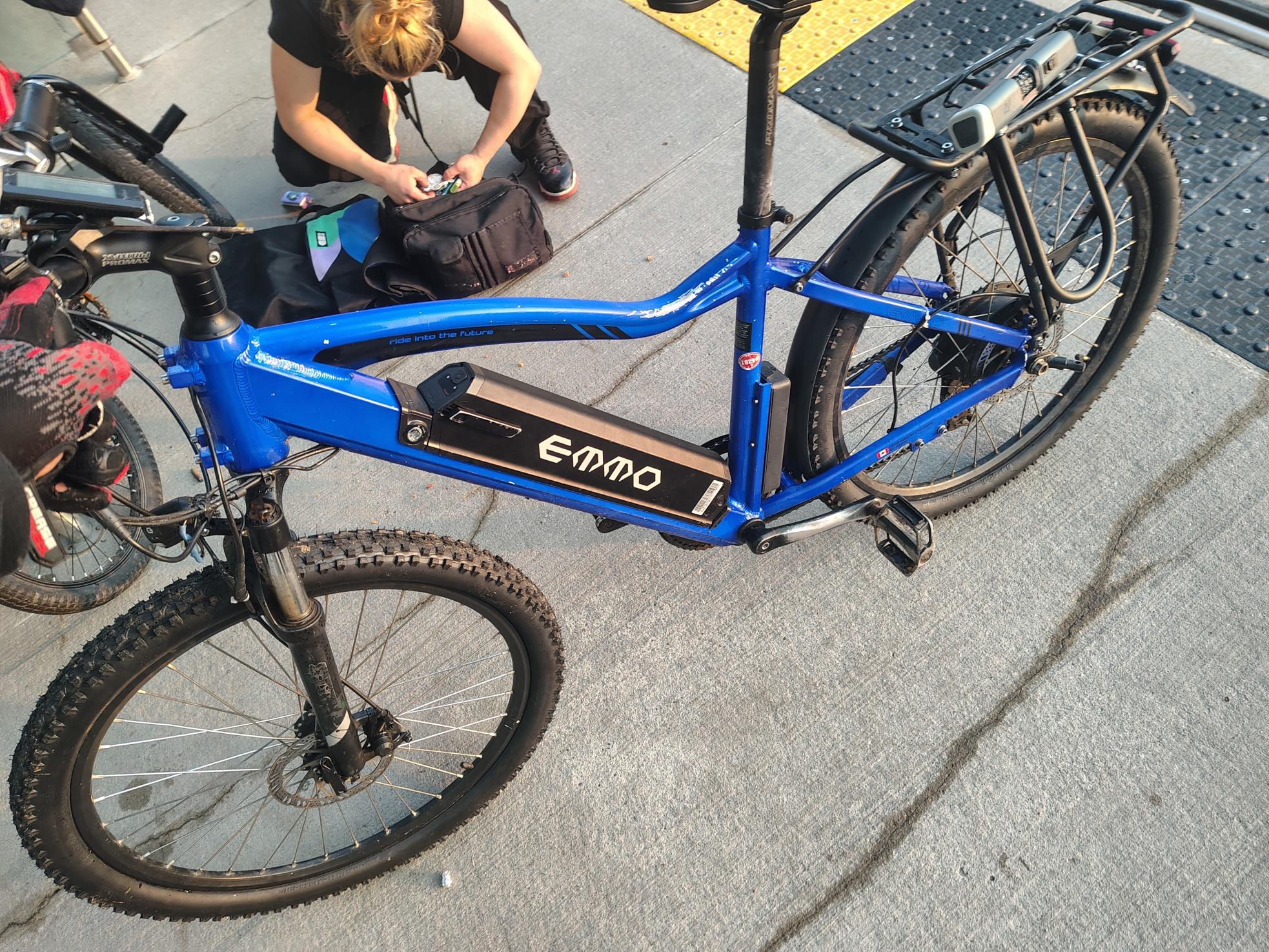 2023 Emmo Hybrid Blue