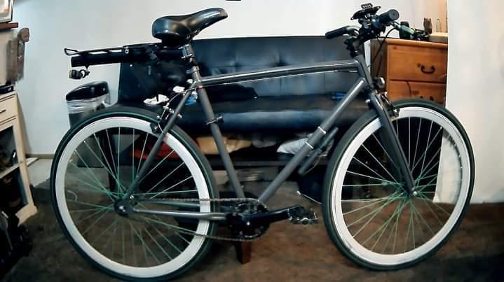 2022 Kent 700c Kent street formula Silver, gray or bare metal