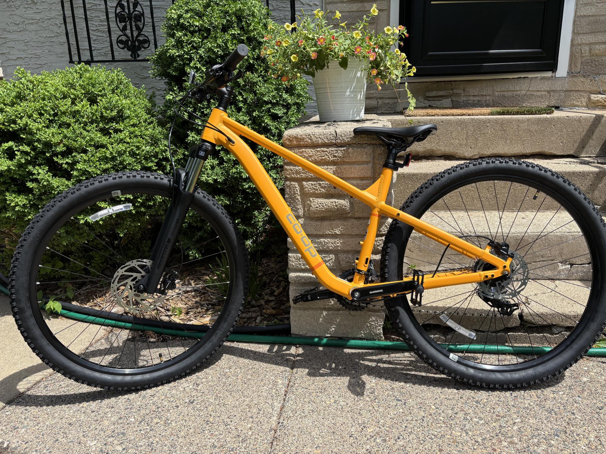 2025 REI Co-op DRT 1.1 Yellow or Gold