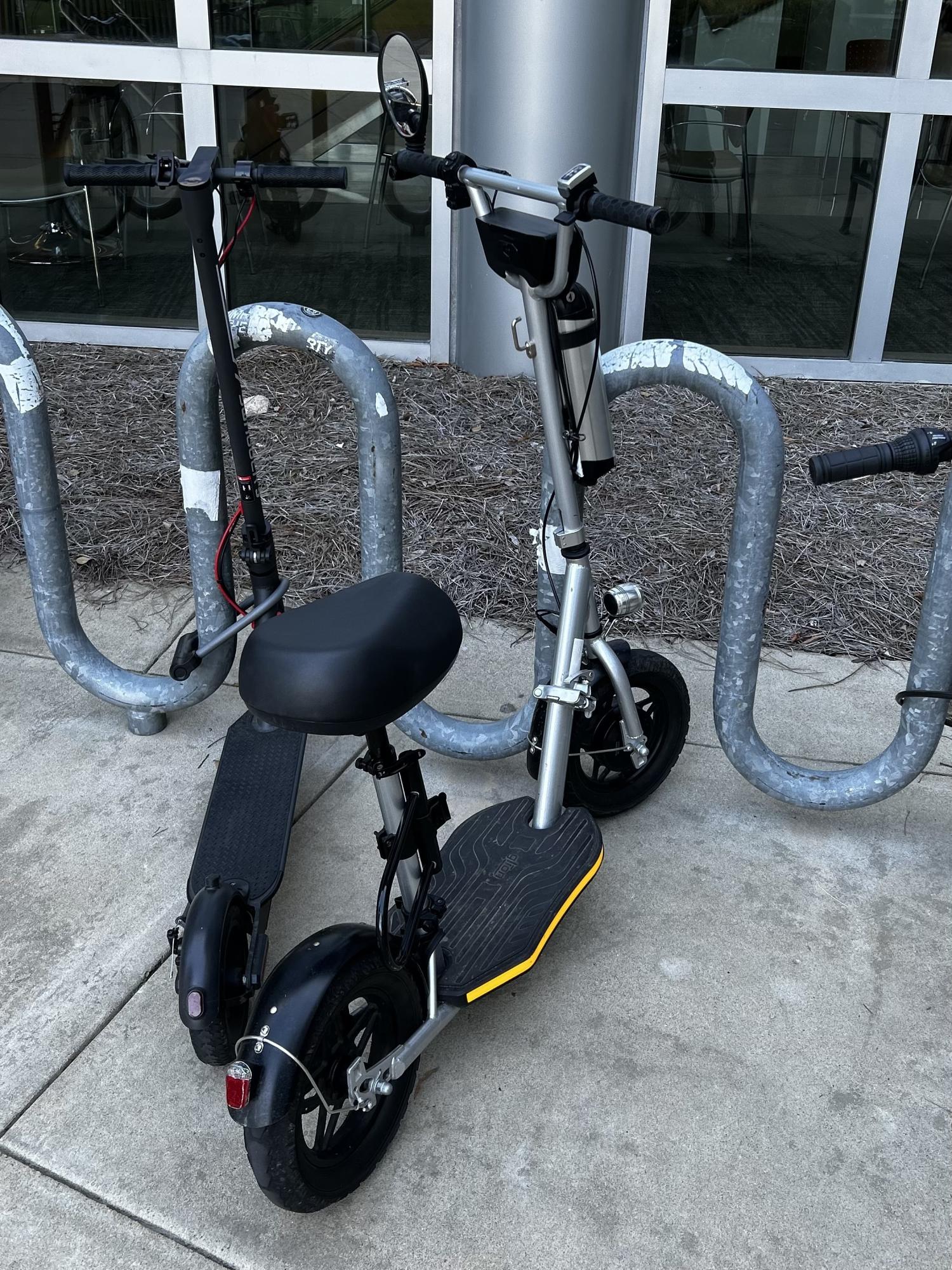 2021 Glion e-scooter Silver, gray or bare metal