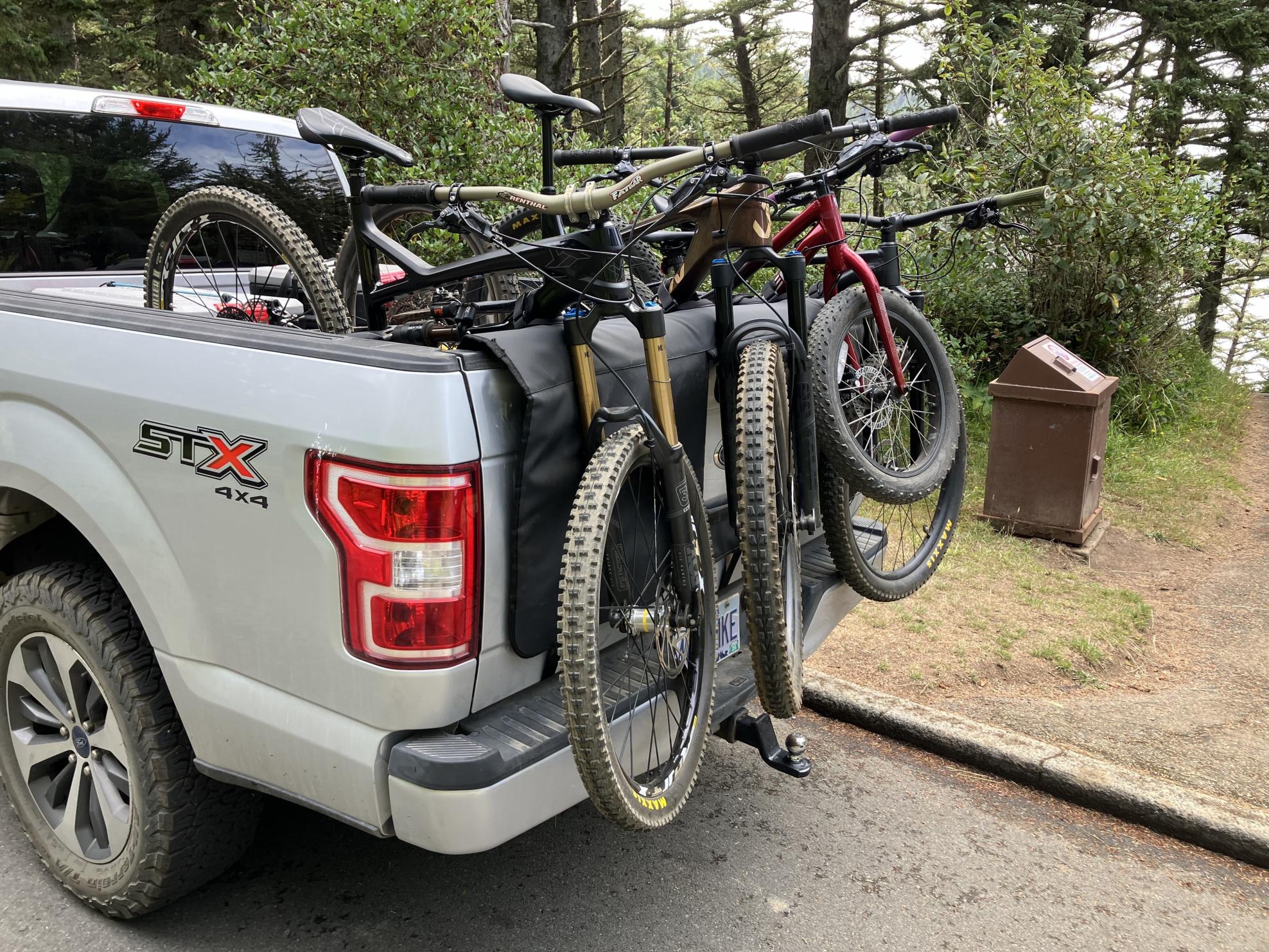 2016 YT Capra CF Pro Black