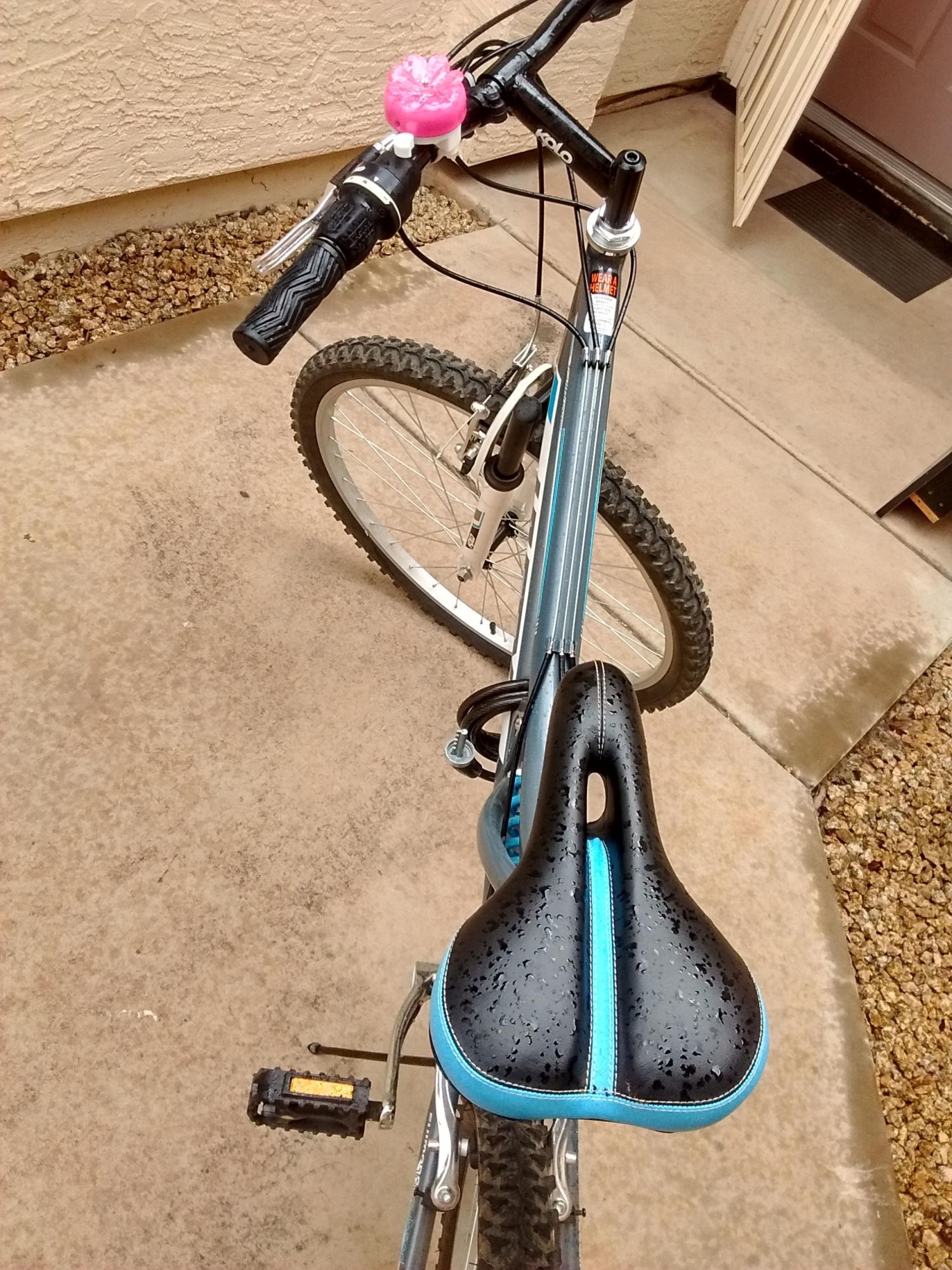 2015 Huffy Trail runner 26in woman's Silver or Gray