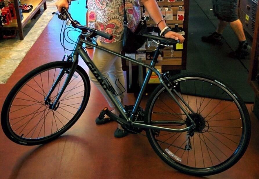 2015 Giant Escape 1 2015 Titanium M Silver or Gray