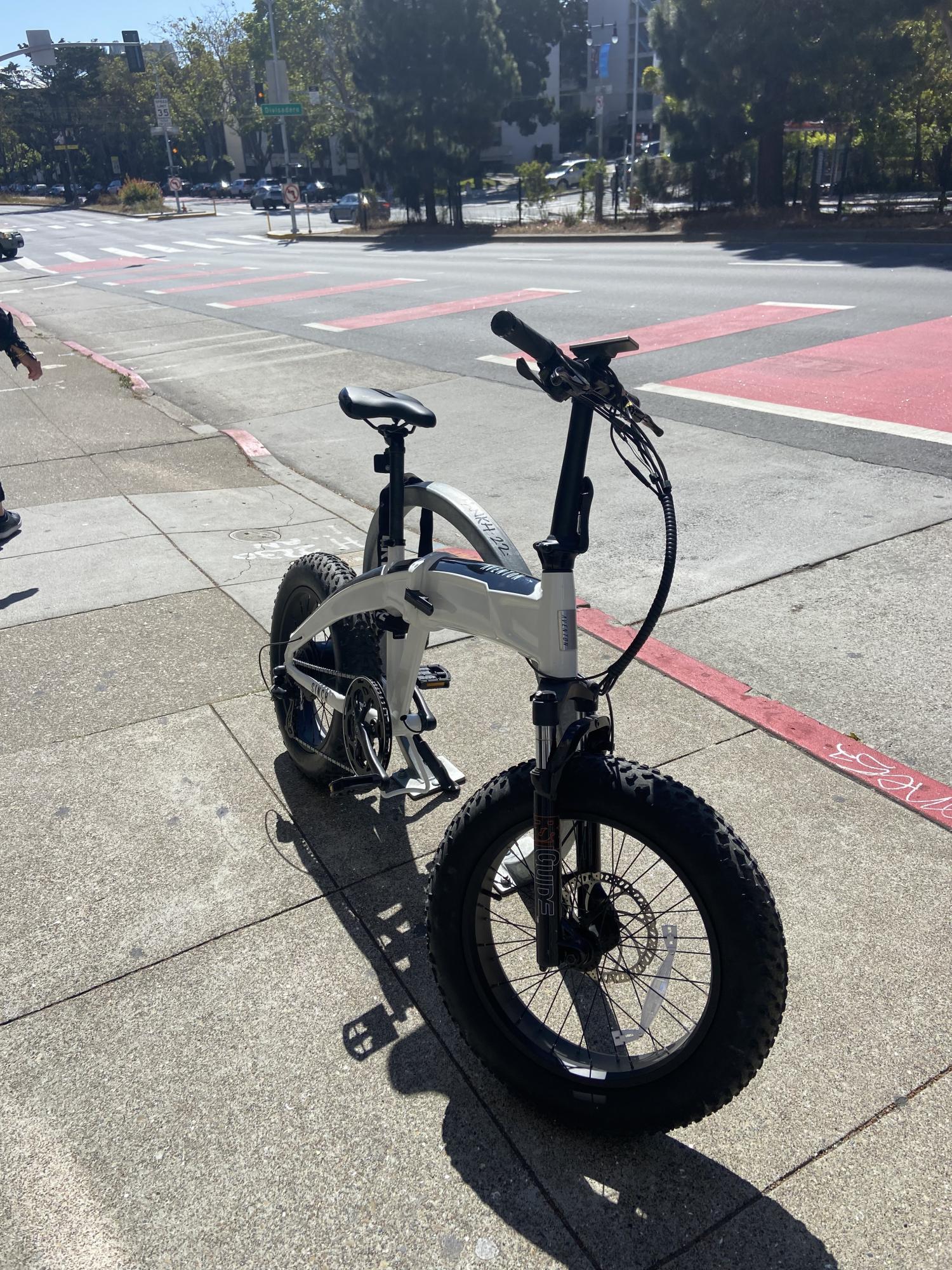 2021 Aventón SINCH White