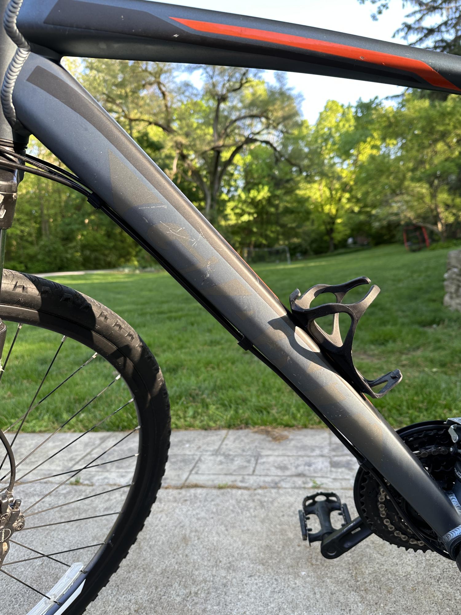 2014 Giant Roam 2 Silver, gray or bare metal and Orange