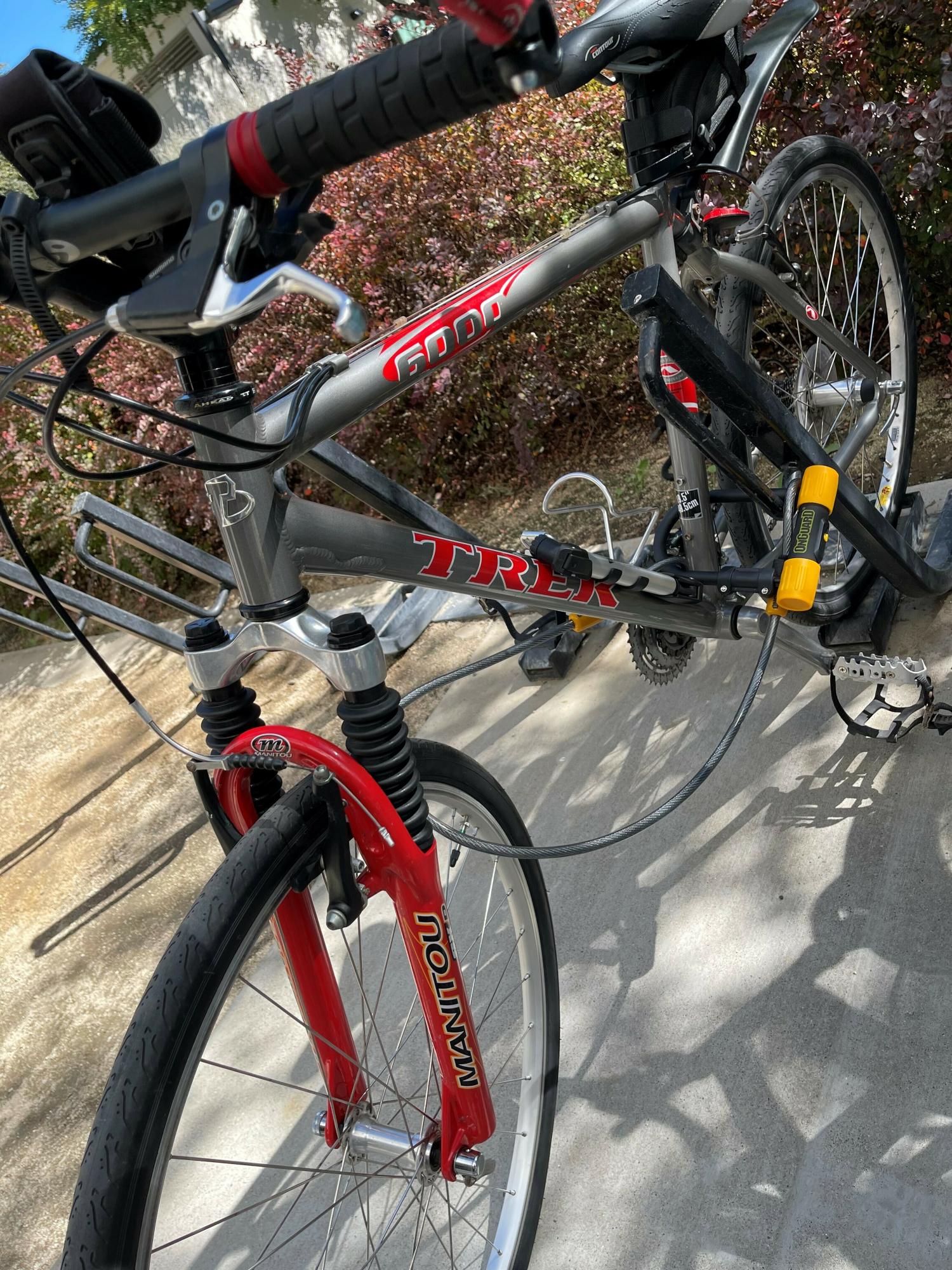Trek 6000 Silver, gray or bare metal