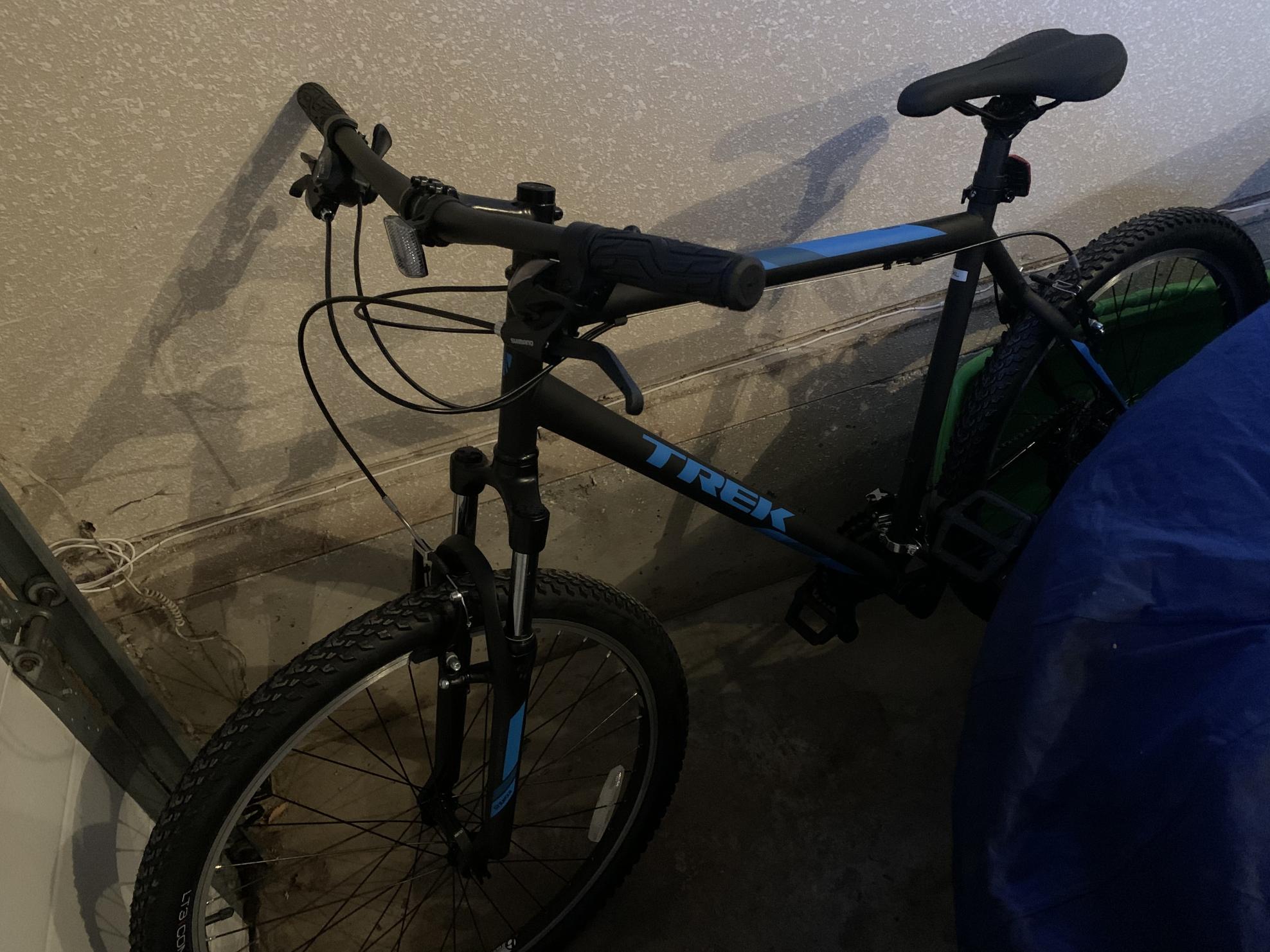 2022 Trek Mountain Black and Blue