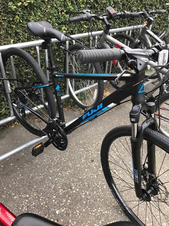 Fuji Traverse 1.7 Black and Blue