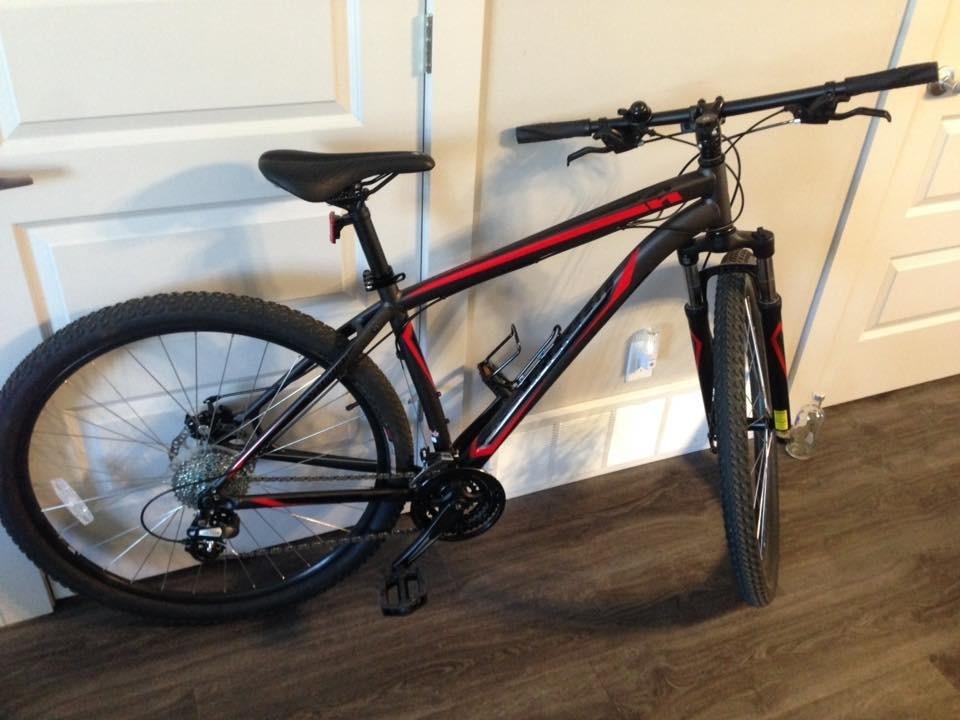 2016 Specialized Hardrock Black and Red