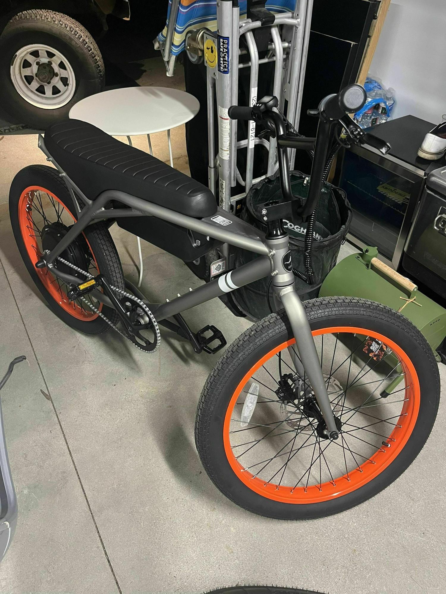 2024 Solé E(24) Silver, gray or bare metal