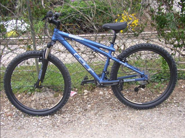 2010 GT Bicycles Blue