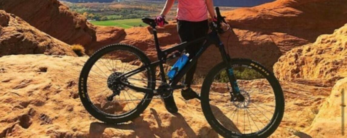 2016 Yeti Black and Blue