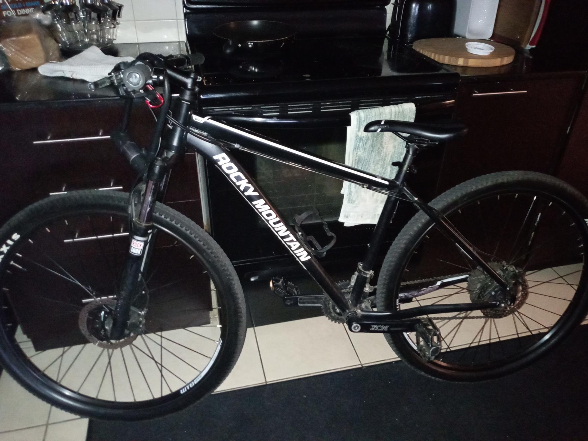 Rocky Mountain Bicycles Fusion Black and White