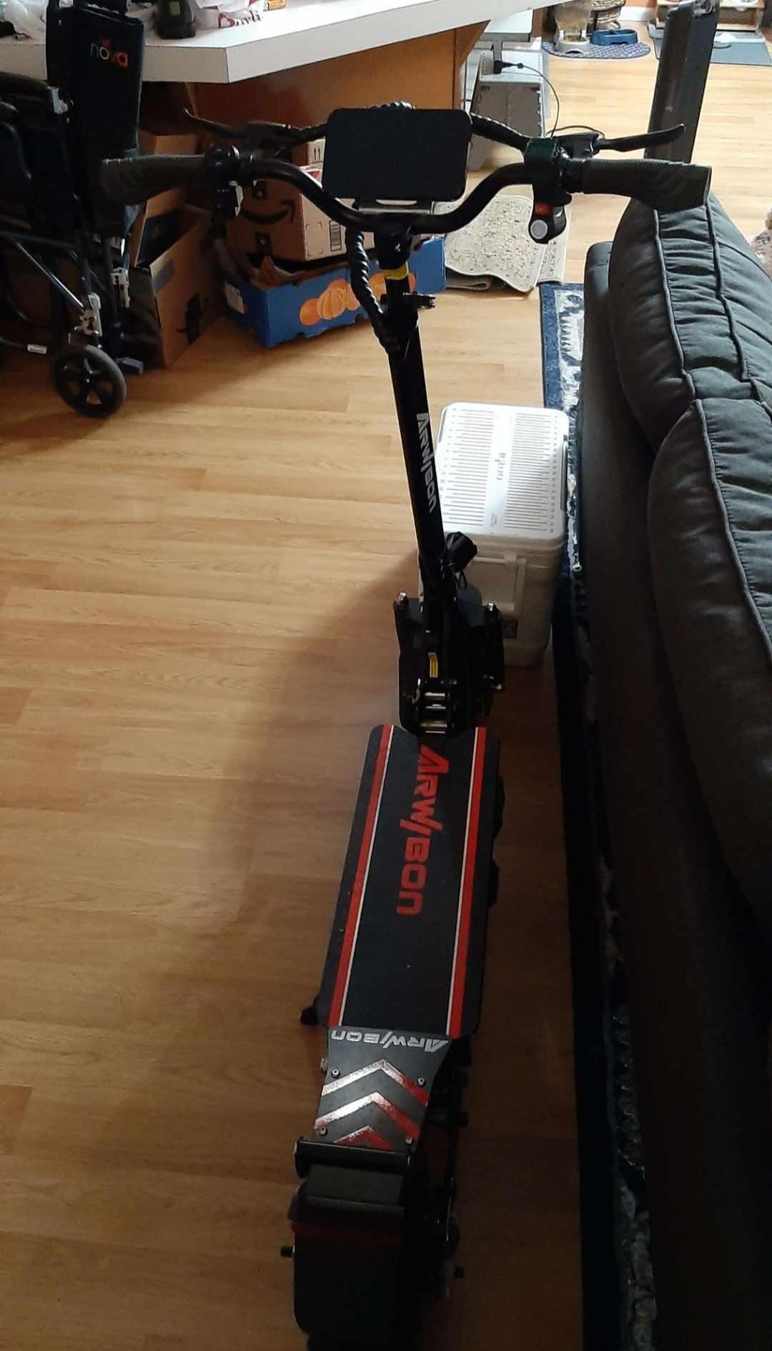 Arwibon Q30Pro e-scooter Black and Red