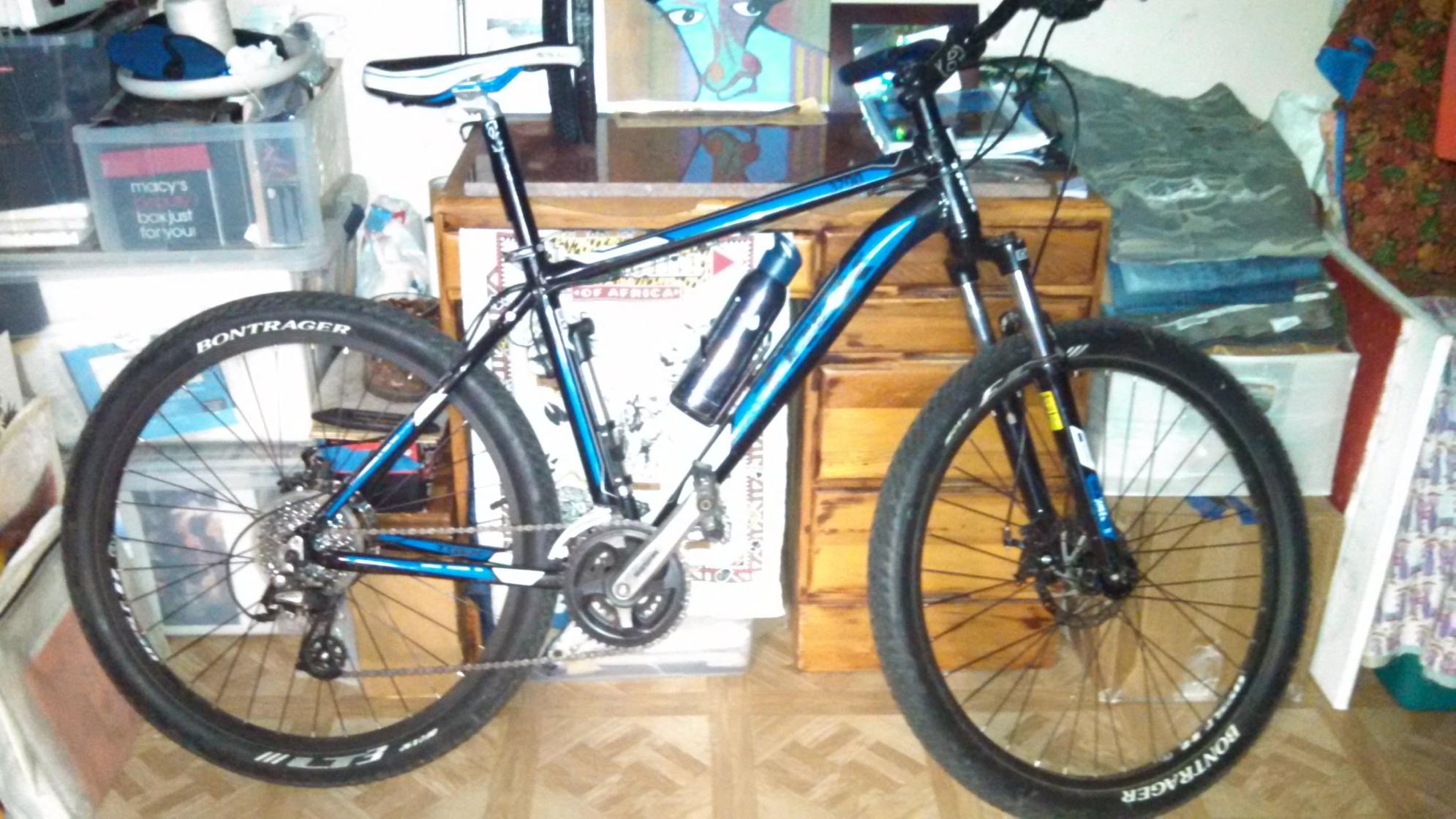 2015 Trek mountain bike  Blue and White