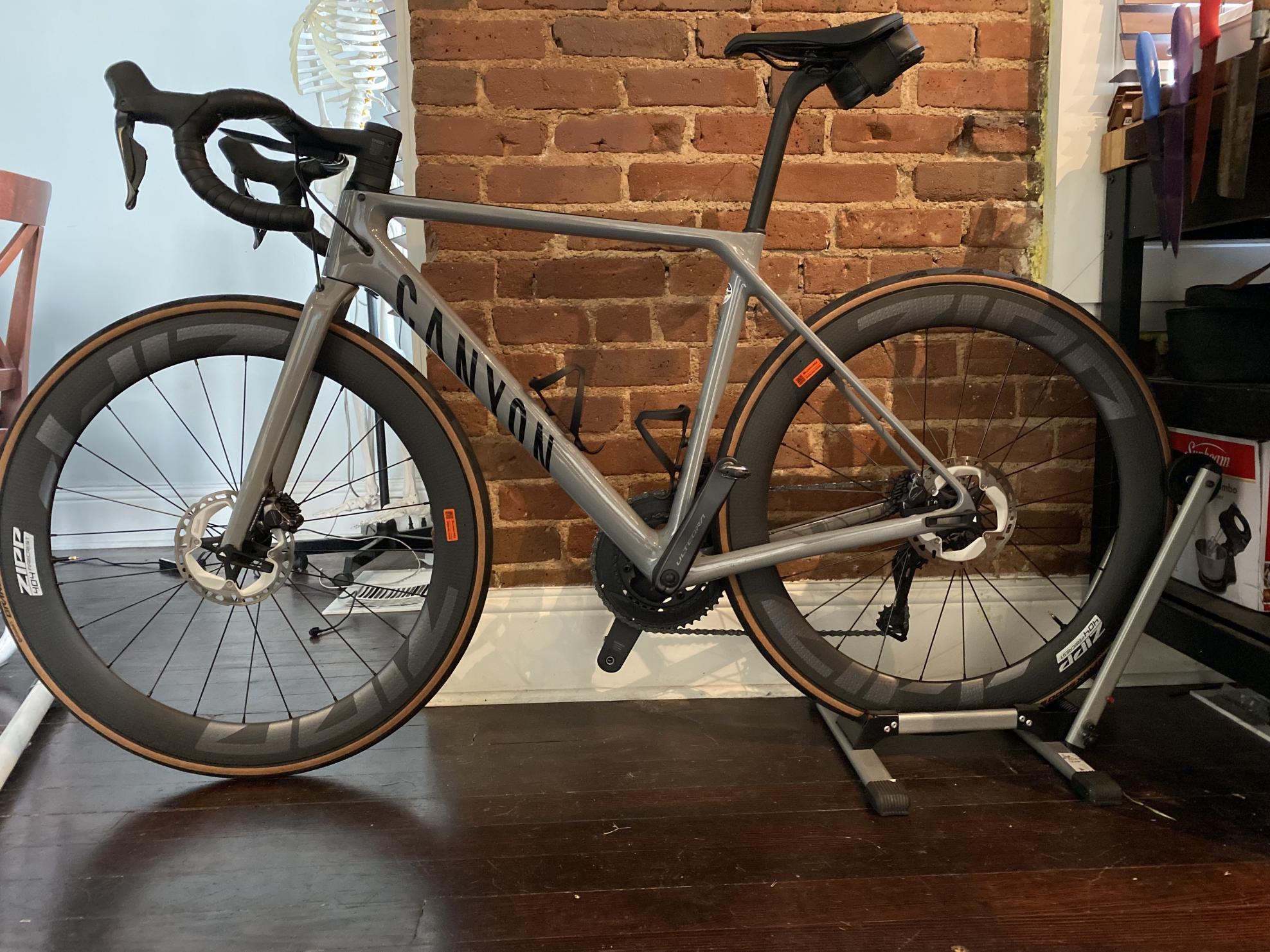2022 Canyon bicycles Ultimate CF SL Silver, gray or bare metal