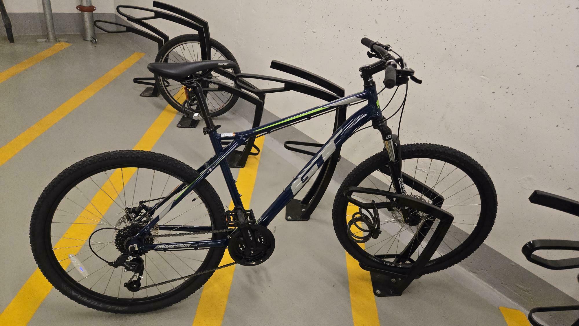 2024 GT Bicycles GT Aggressor Pro (Q121) DKB Blue, White, and Green
