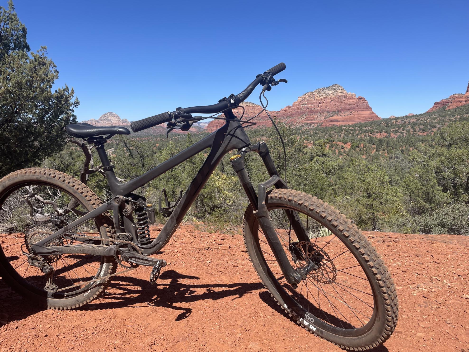 2023 Pivot Mach 6 Black