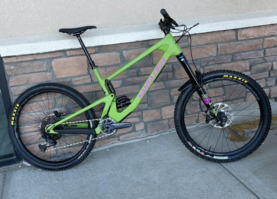 2022 Santa Cruz Nomad Green and Pink
