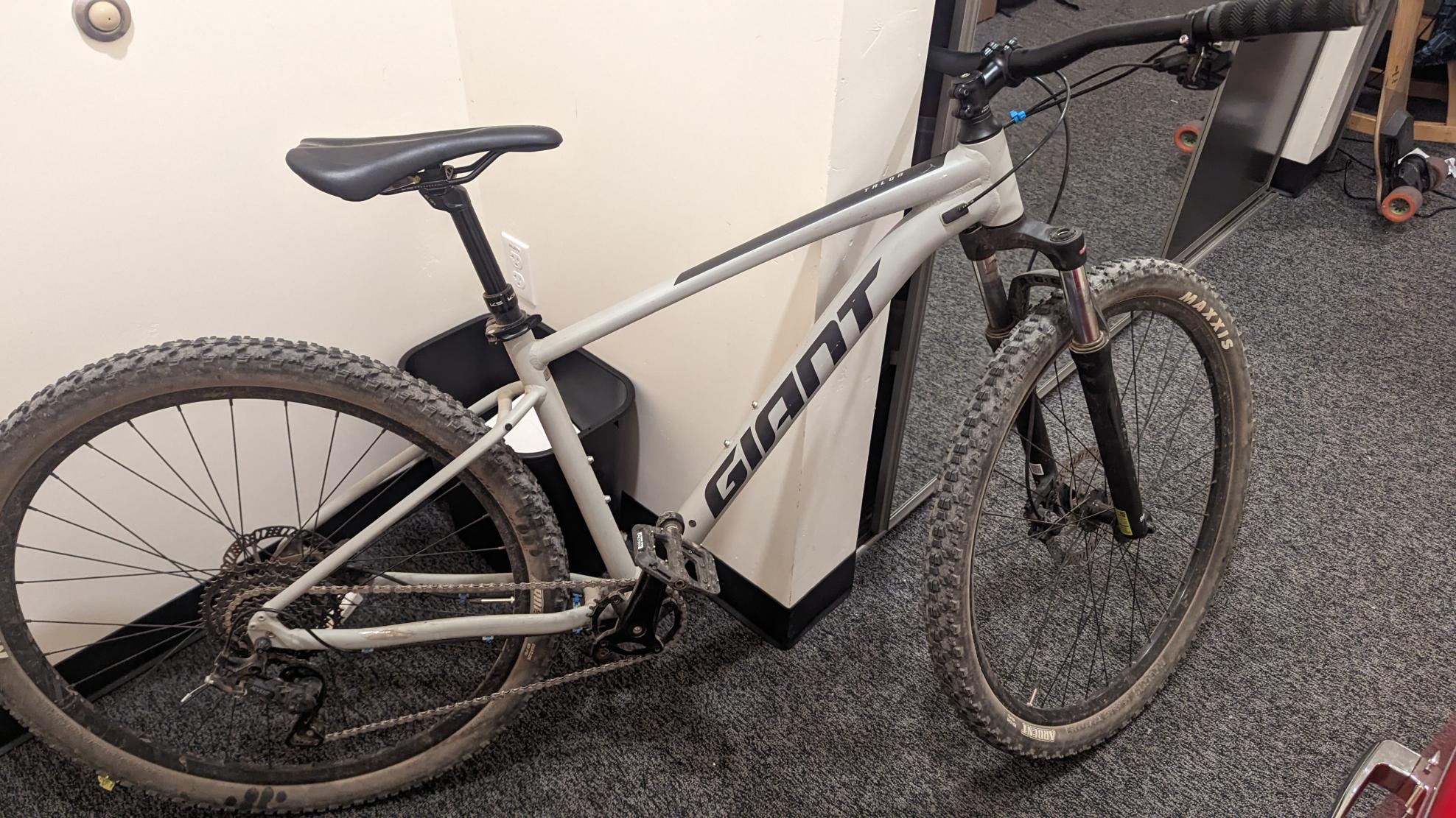 2021 Giant Talon 2 Silver, gray or bare metal