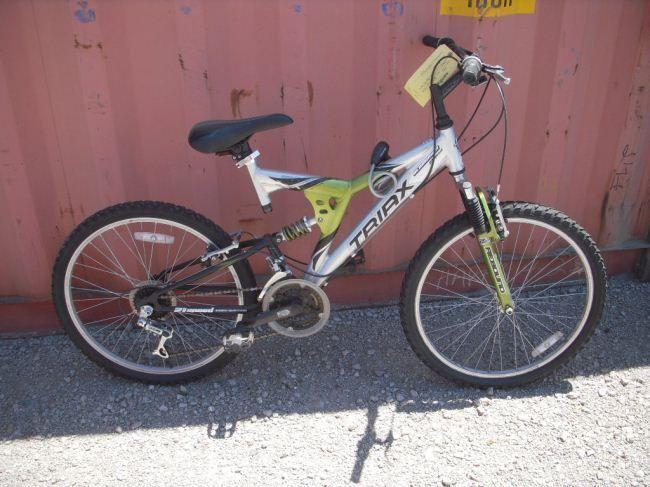 Magna Triax PK7 Mountain Bike  Black