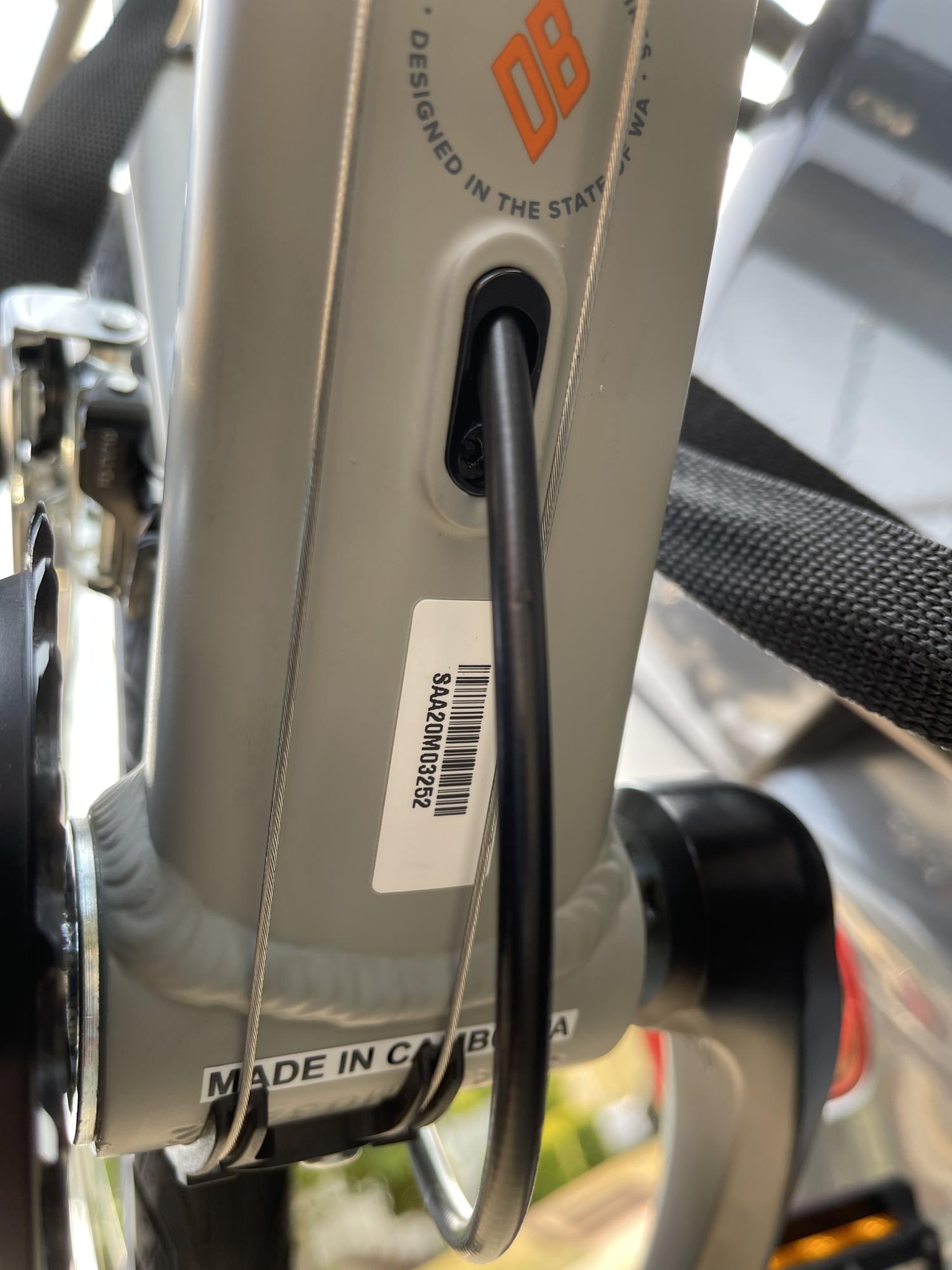 2021 Diamondback Metric Silver, gray or bare metal