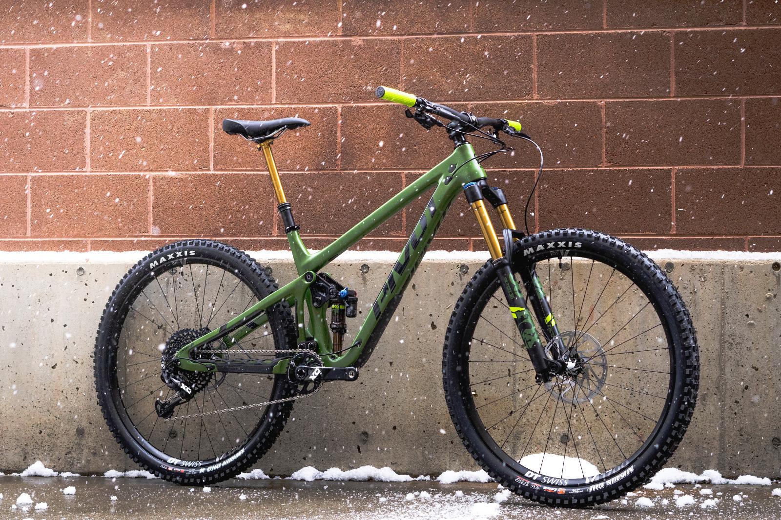 2021 Pivot Switchblade Green