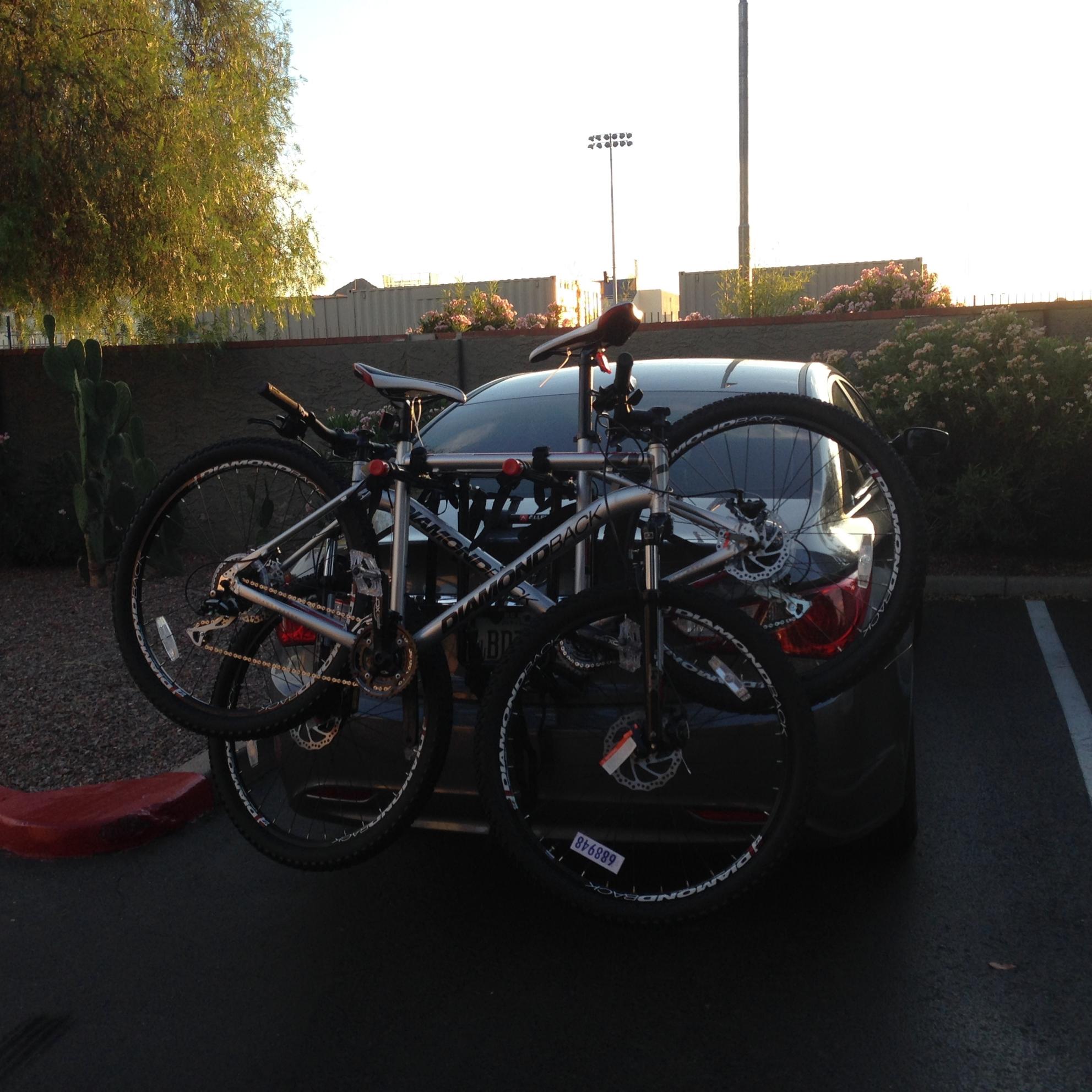 2015 Diamondback Axis XE Silver or Gray and Red