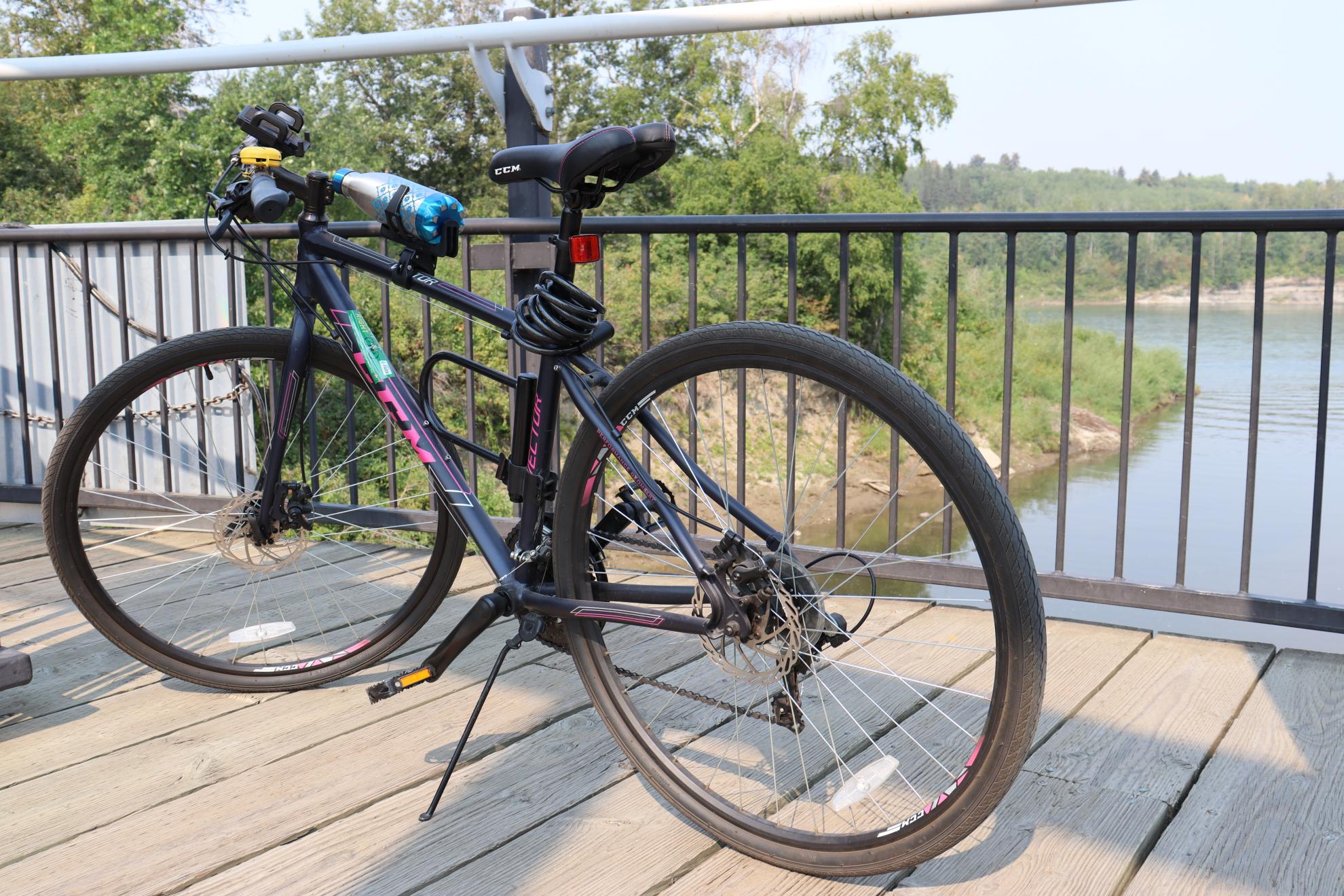 CCM CCM Vector Road Bike, 21-Speed, 700 C Black and Pink